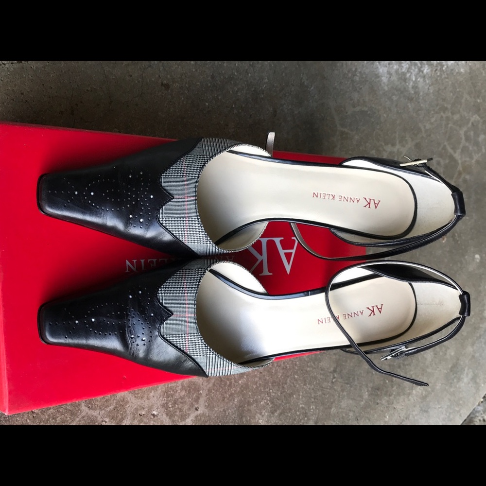 Ann Klein Pointed Toe Heel